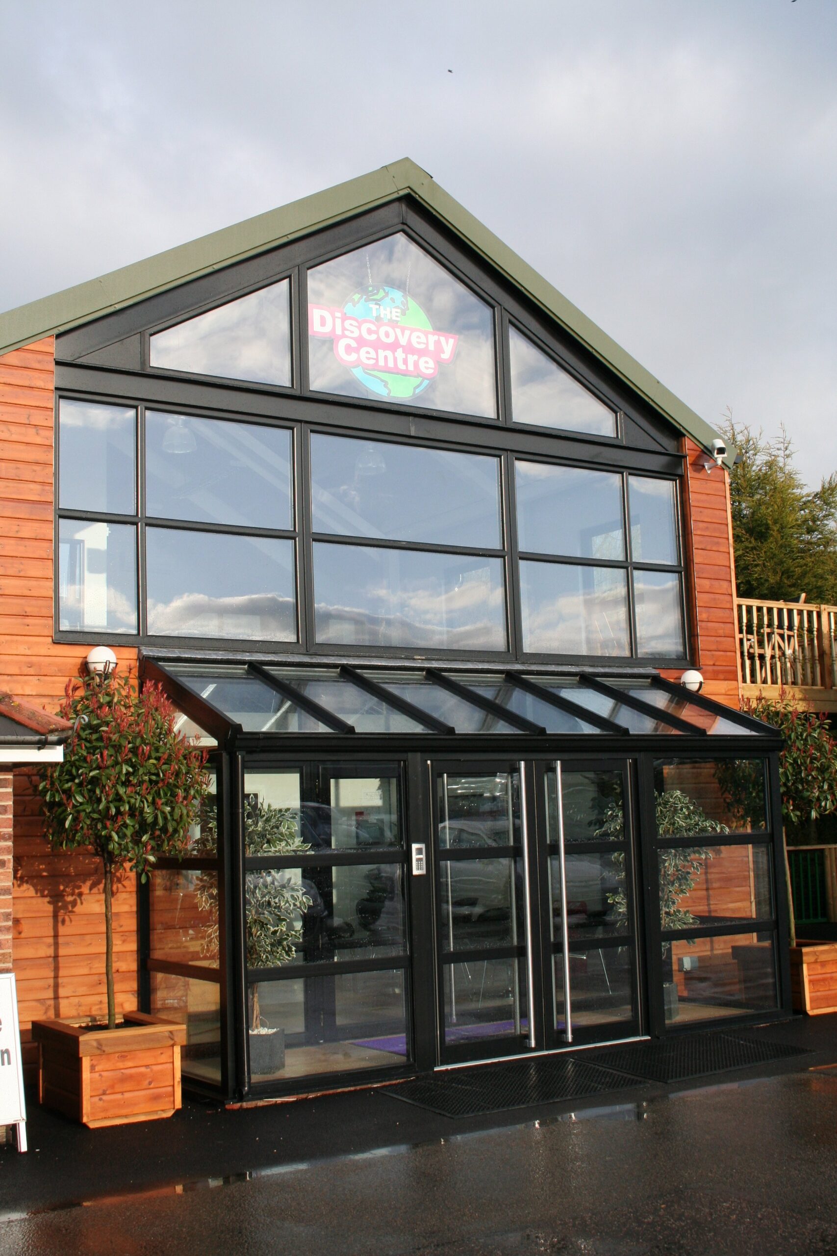 what are aluminium curtain walls