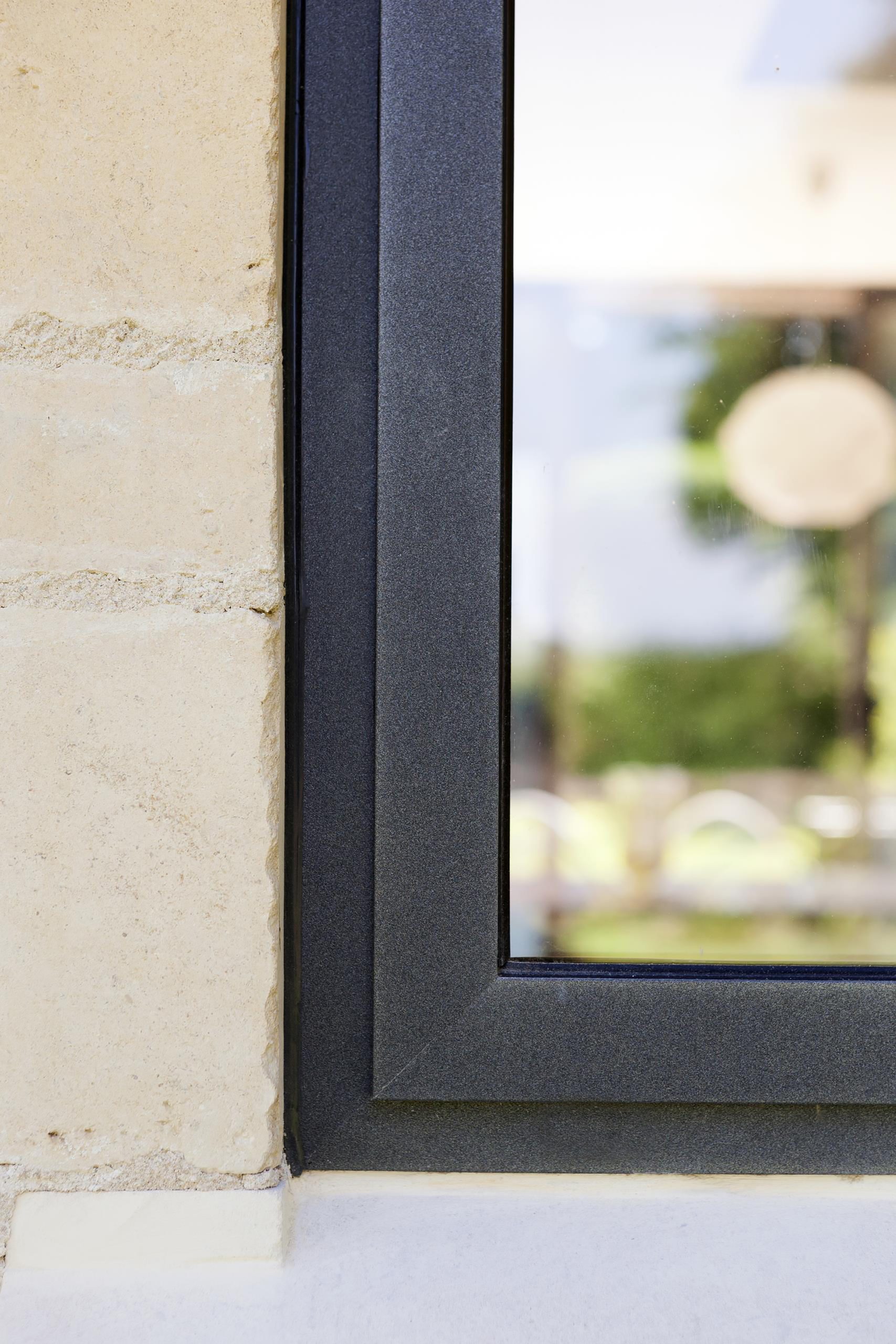 Smart aluminium windows